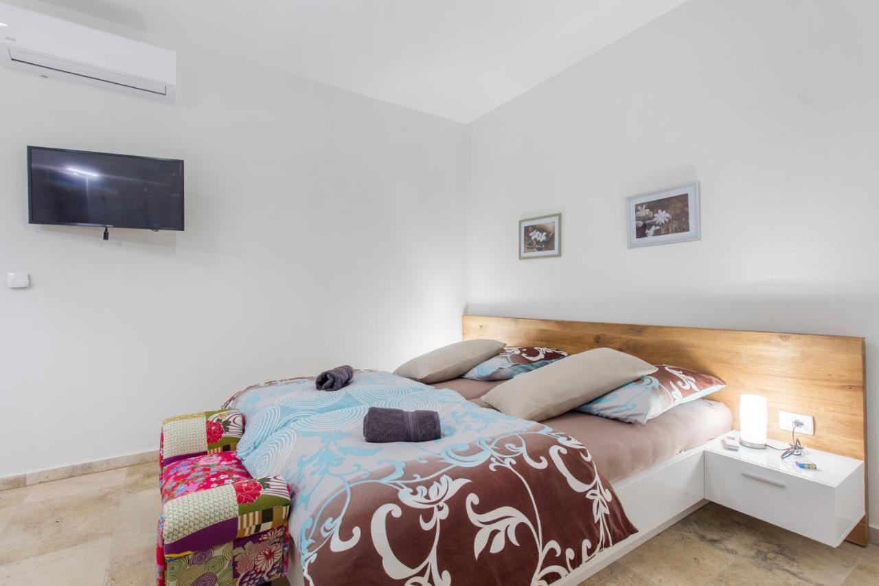 Dalmata Lounge Apartment Starigrad Paklenica Ngoại thất bức ảnh