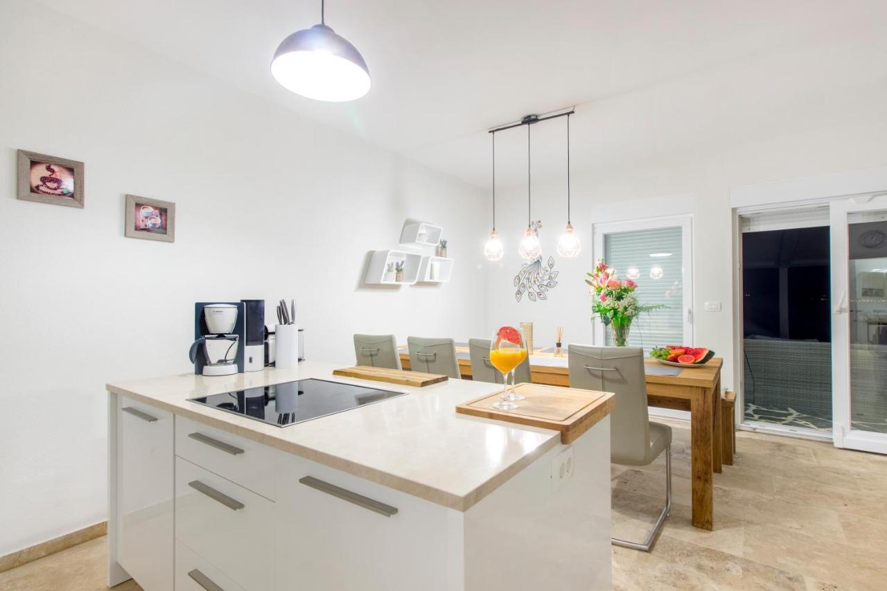 Dalmata Lounge Apartment Starigrad Paklenica Ngoại thất bức ảnh