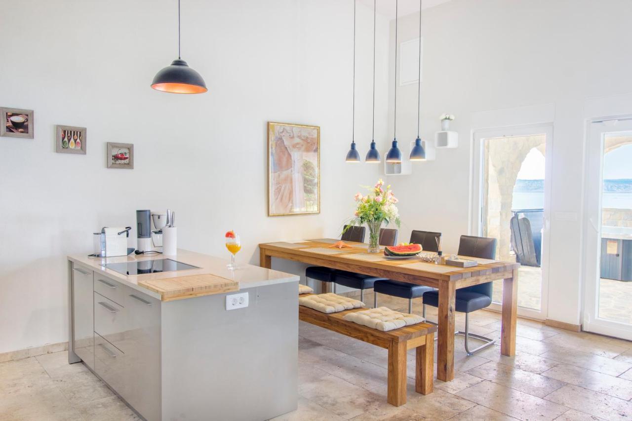 Dalmata Lounge Apartment Starigrad Paklenica Ngoại thất bức ảnh