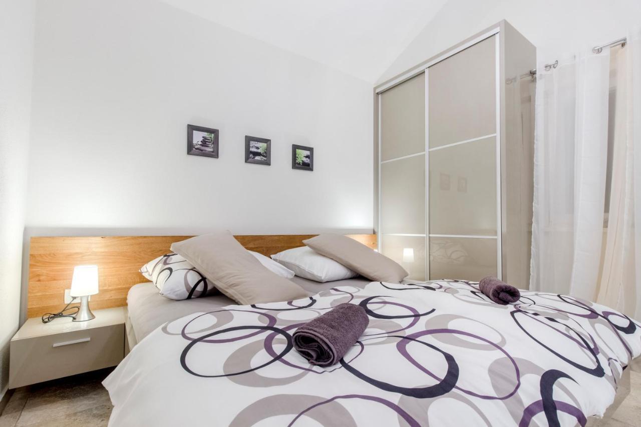 Dalmata Lounge Apartment Starigrad Paklenica Ngoại thất bức ảnh