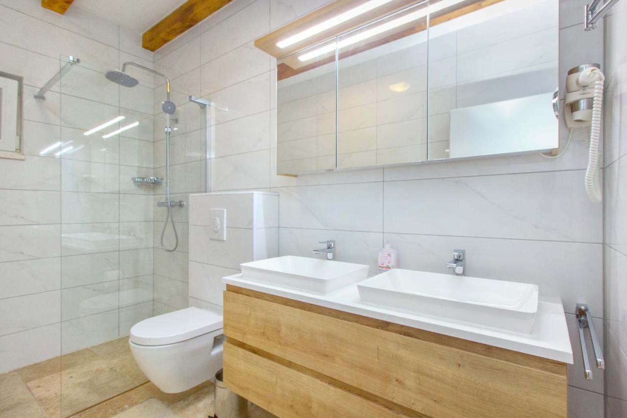 Dalmata Lounge Apartment Starigrad Paklenica Ngoại thất bức ảnh